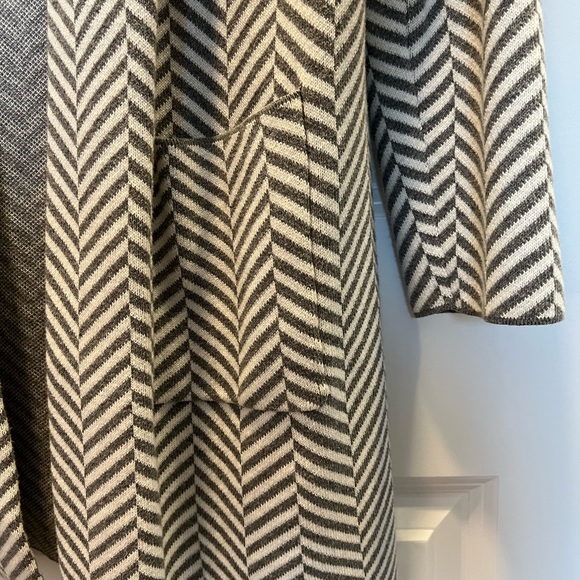 AnnTaylor Jacket. Like New condition. - Picture 5 of 7